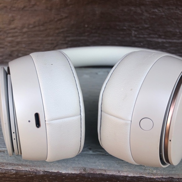 Dr Dre Beats Studio 3 noise cancellation